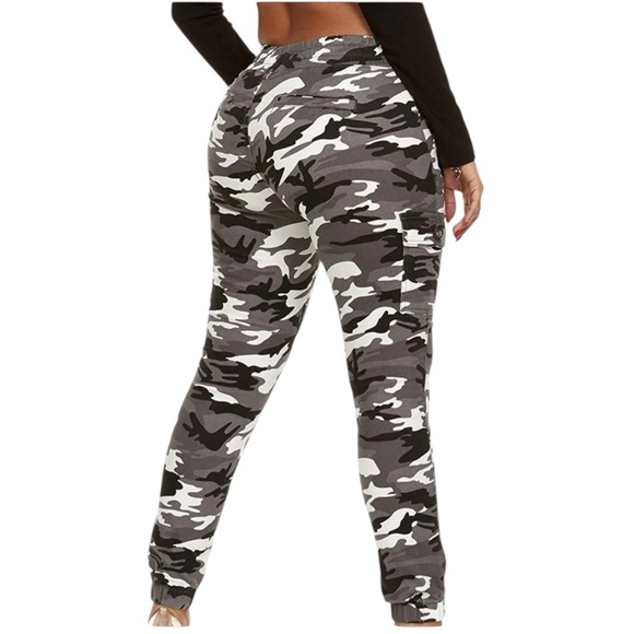 VIP Ice Camo High Waisted Cargo Skinny Jogger NWT Size 13/31 - Picture 1 of 16